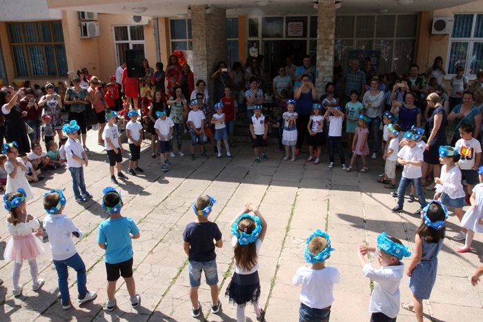 vrtic nasa radost predskolci priredba (1).JPG