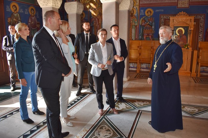 setnja ulicama trebinja brnabic cvijanovic (2).jpg