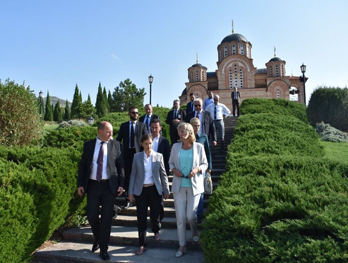 setnja ulicama trebinja brnabic cvijanovic (5).jpg