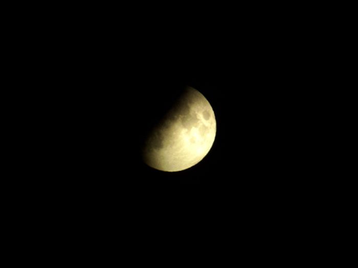 Pomracenje mjeseca trebinje1.jpg