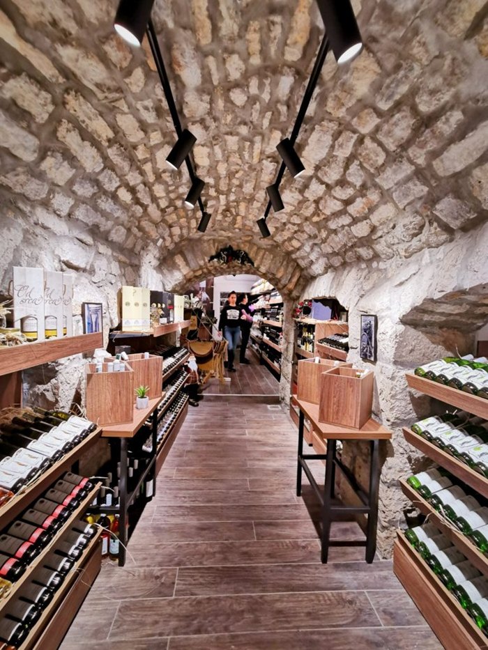 sl vinoteka trebinje stari grad (7).jpg