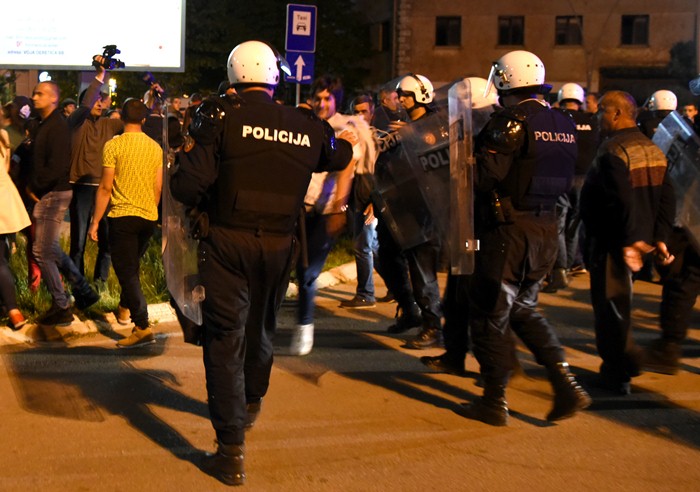 policija narod crna gora (2).jpg