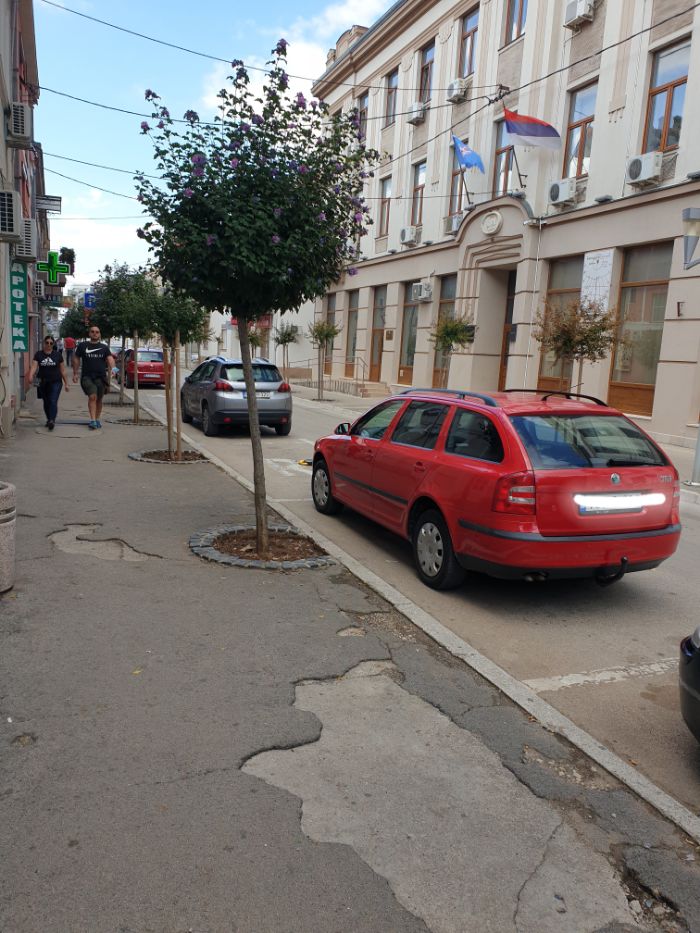 Trotoari trebinje5.jpg
