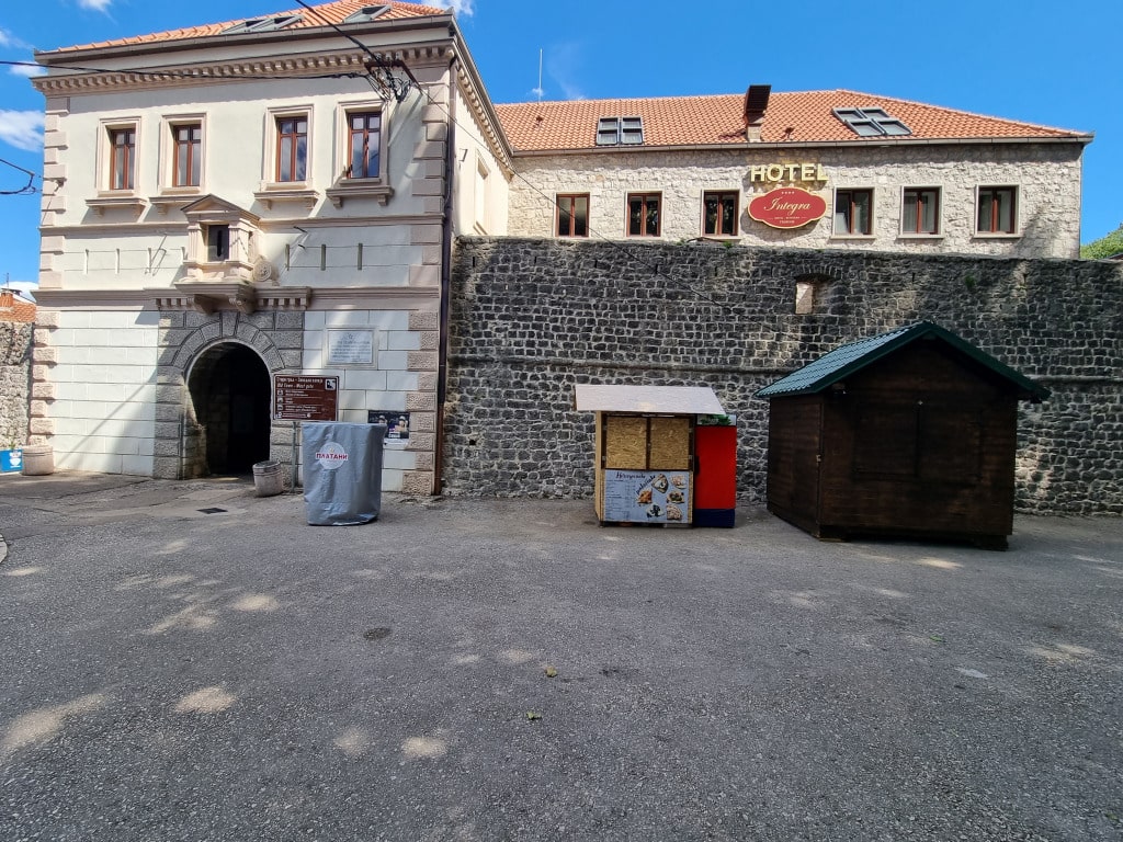Standovi stari grad.jpg