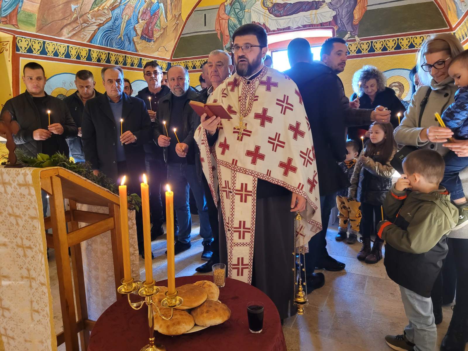 nalaganje badnjaka sela1.jpg
