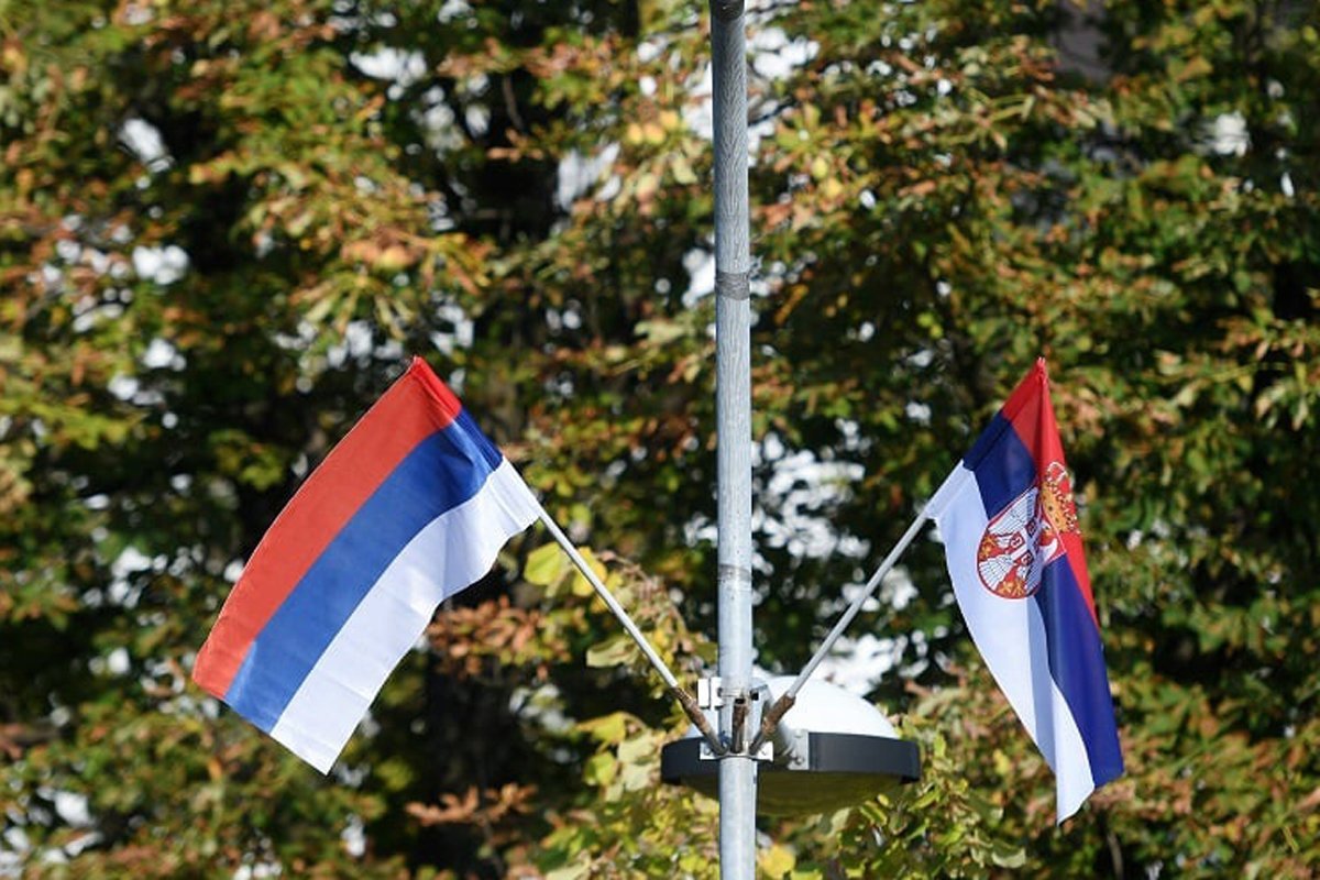 zastave srpske i srbije.jpg