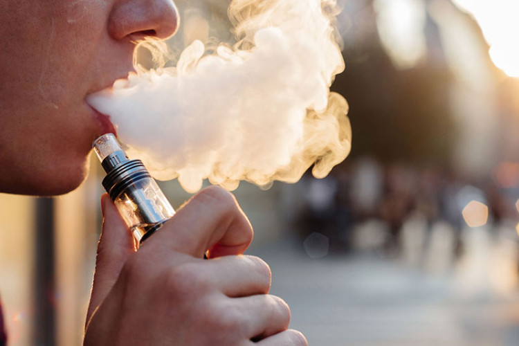 Elektronska cigareta.jpg