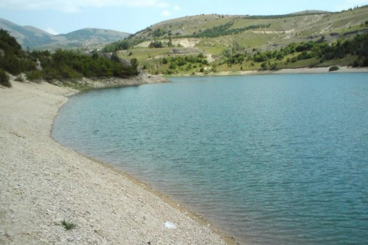 Jezero.jpg