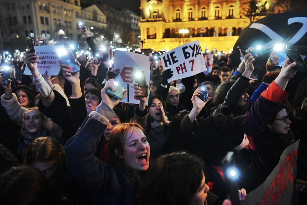 1733940096-Protest-ispred-Predsednistva-111224-Foto-Goran-Srdanov-29-1024x683.jpg