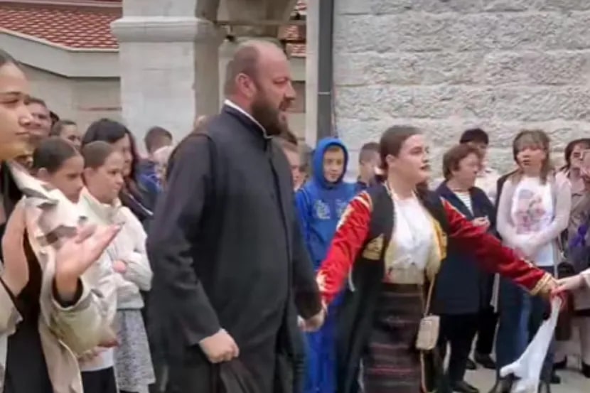Svestenik kolo.jpg