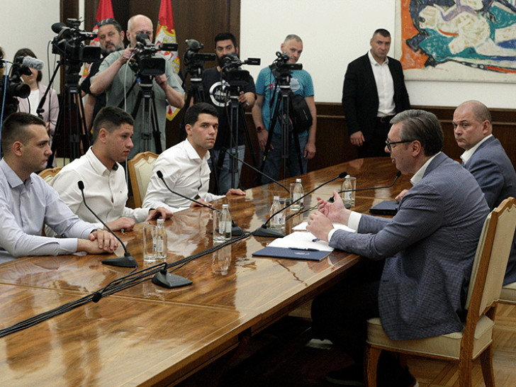 Vucic studenti.jpg