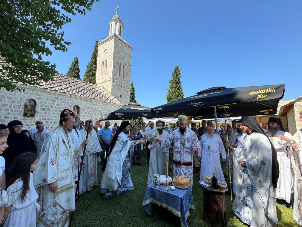 Zitomislic manastir liturgija2.jpg