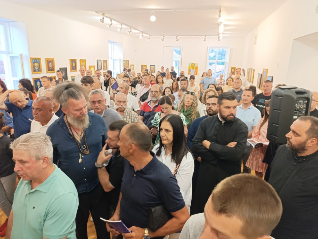 Izlozba slika vladike maksima5.jpg