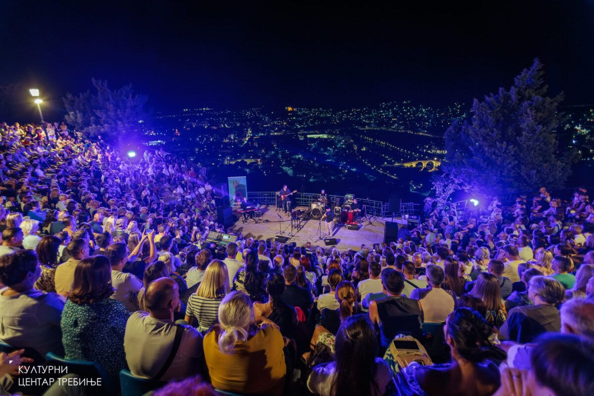 veliko-finale-trebinje-dzez-festivala-koncert-bisere-veletanlic-i-vasil-hadzimanov-bend-a-kct-4-1200x800.jpg