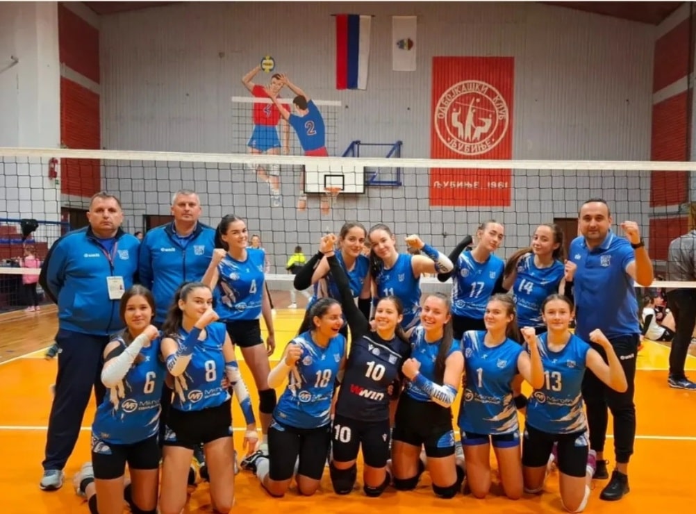 Odbojkasice leotara.jpg