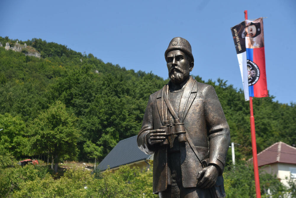 Spomenik pavlu djurisicu.jpg