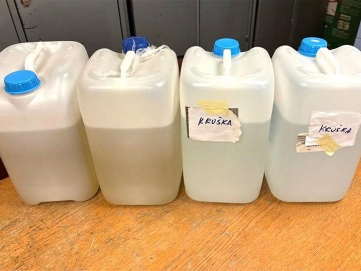 Domaca rakija.jpg