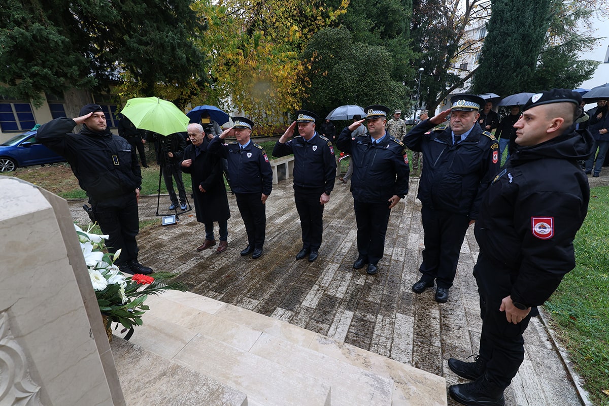 Policija slava 2-min.jpg