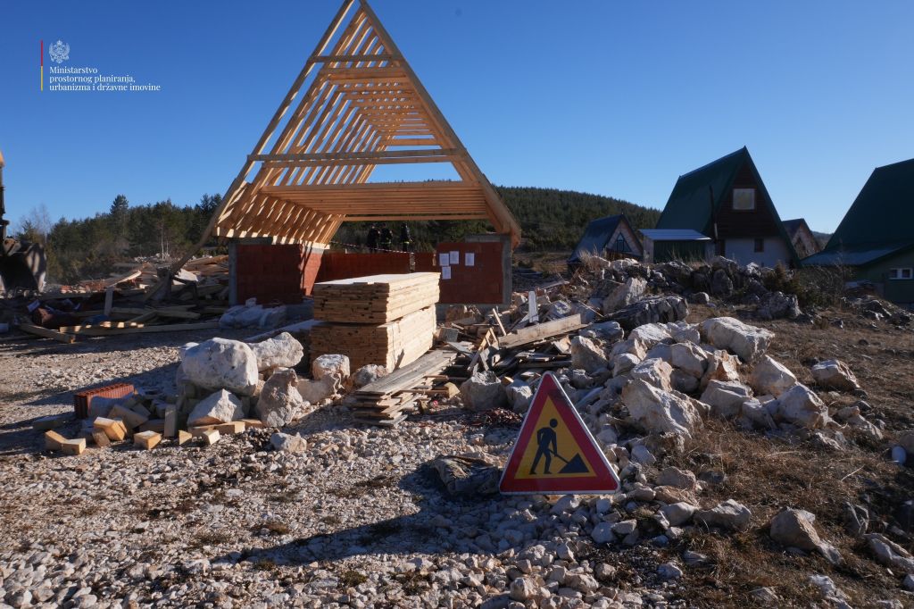 Rusenje zabljak.jpeg