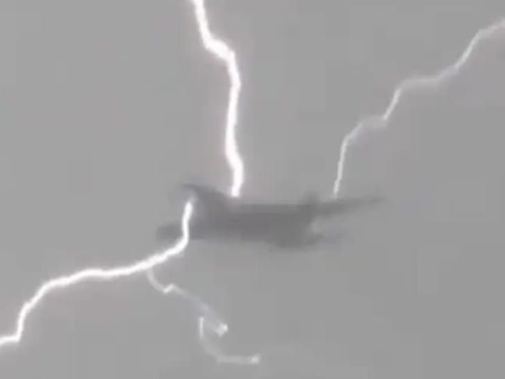Grom avion makabi.jpeg
