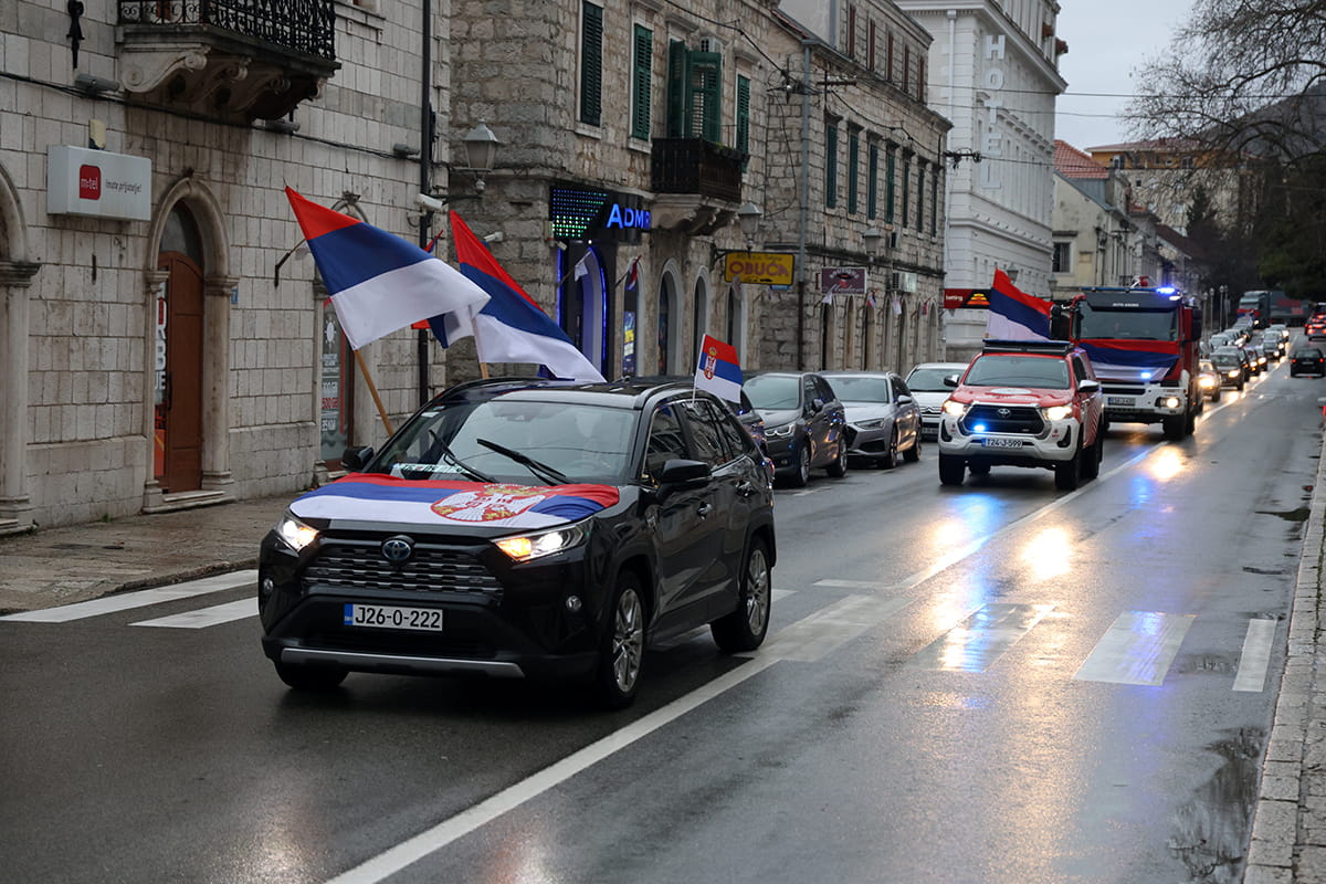 Kolona vozila2.jpg