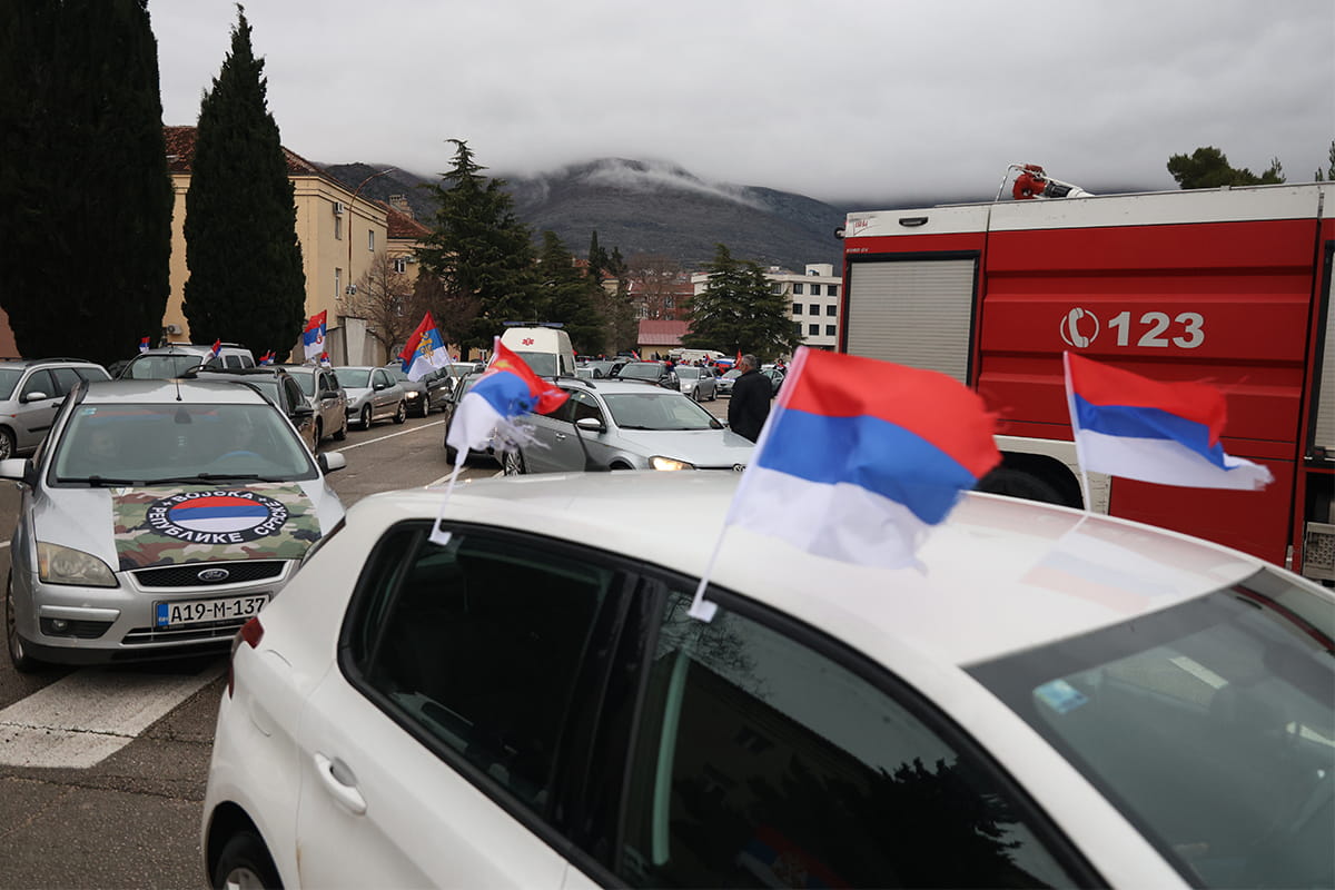Kolona vozila3.jpg