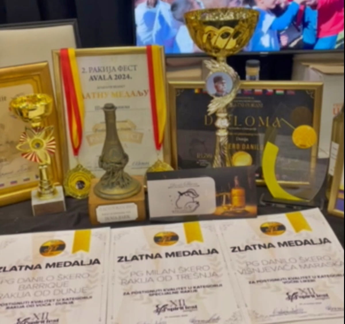 Medalje skero.jpeg