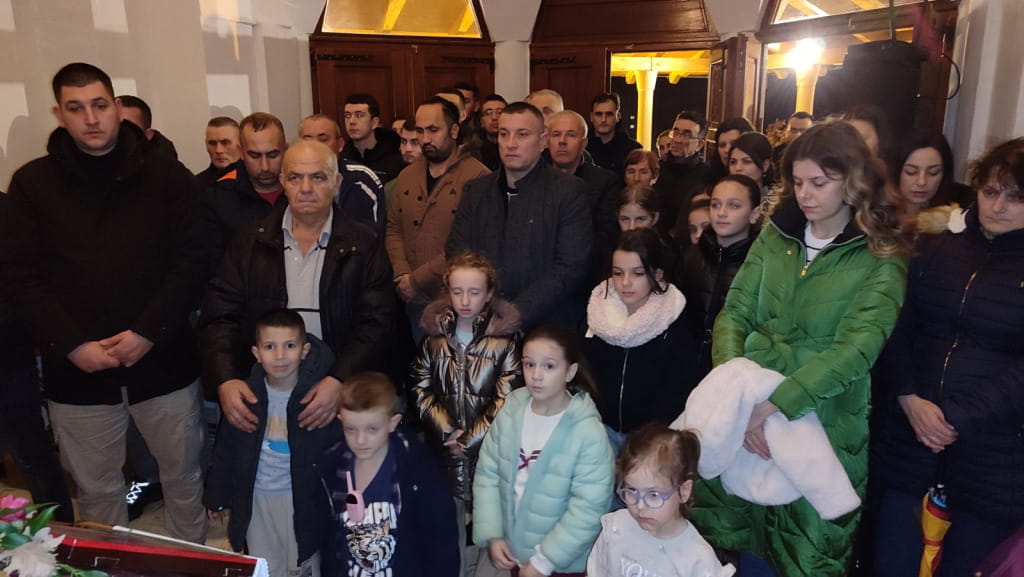 Nalaganje badnjaka hrupjela 20263.jpg