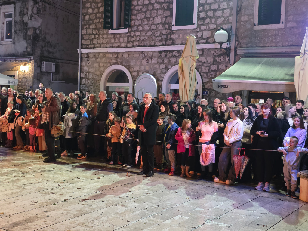 Nalaganje badnjaka trebinje 20263.jpg