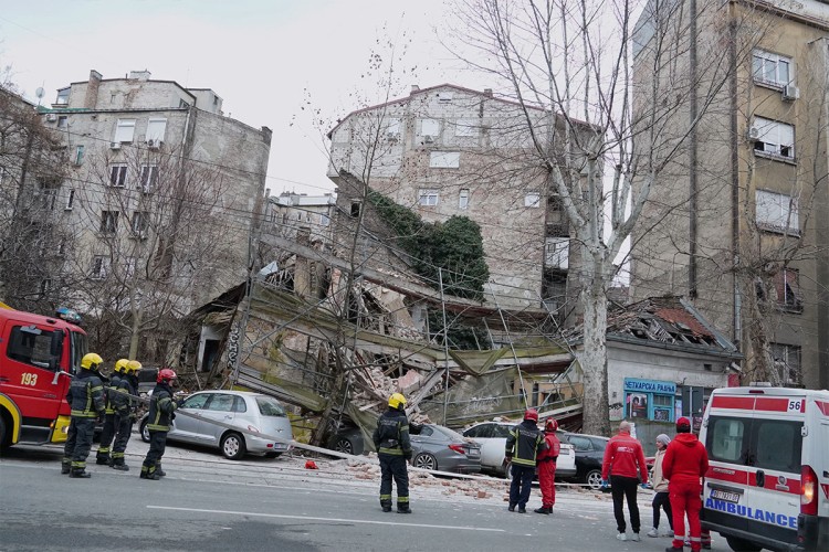 Urusena zgrada beograd.jpg
