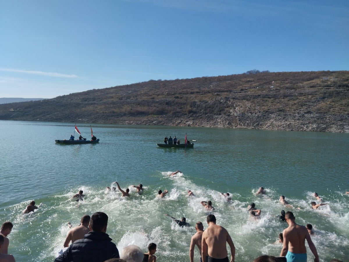 casni krst bilecko jezero1.jpg
