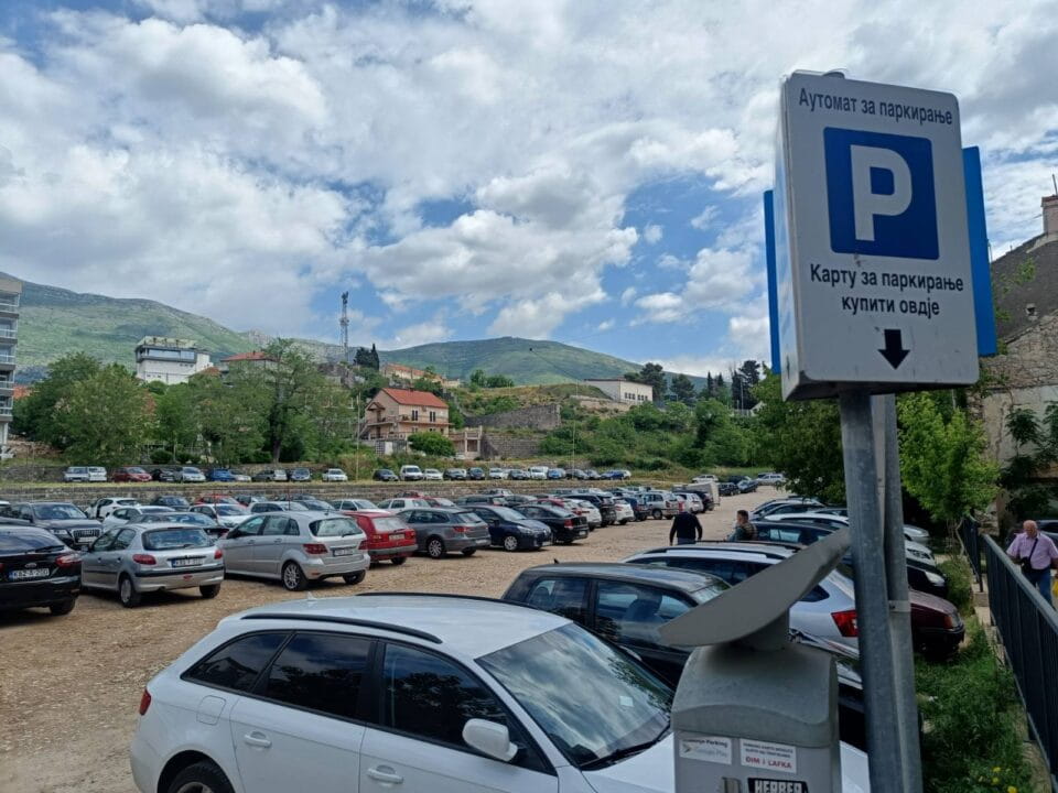 Parking automobili.jpg