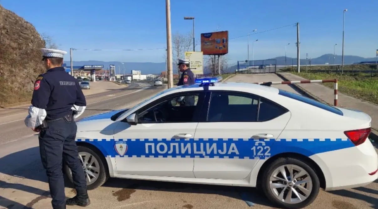 Policija pored puta.jpeg