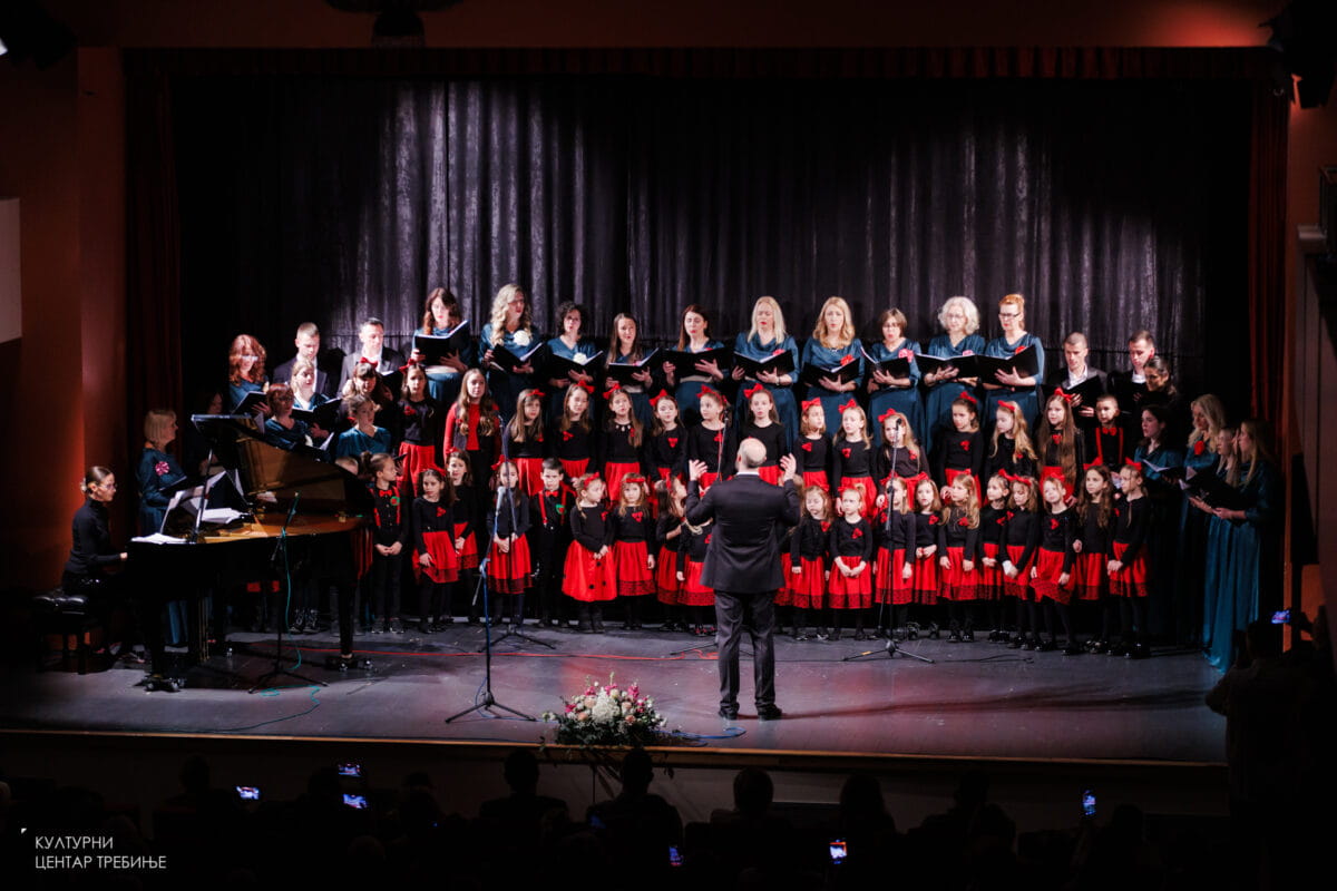 Koncert tribunia goca kovacina1.jpg