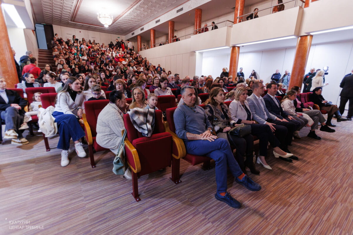 Koncert tribunia goca kovacina2.jpg