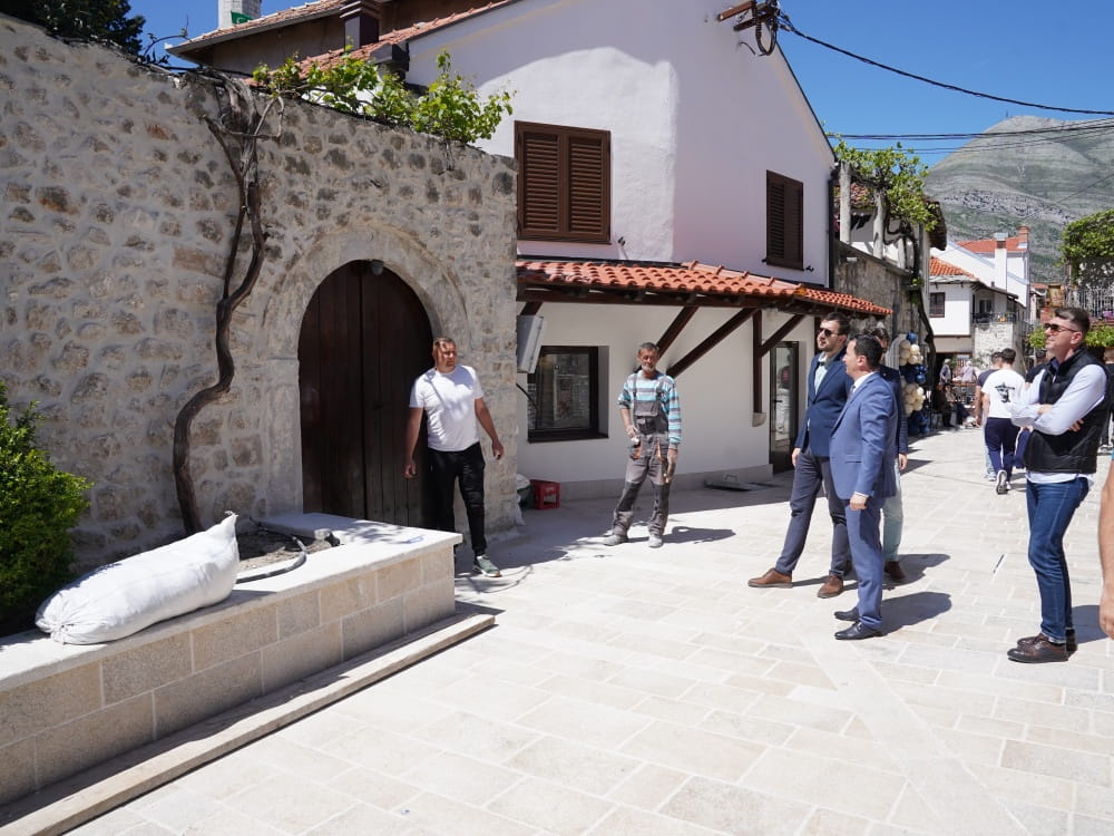 Stari grad fontana1.jpg