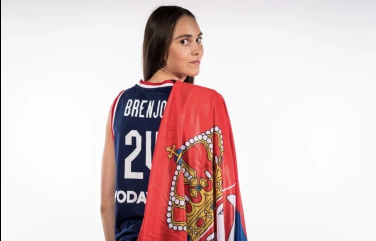 Lara brenjo.jpeg