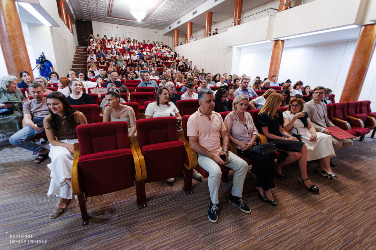 Godisnji k9ncert muzicka skola trebinje15.jpg