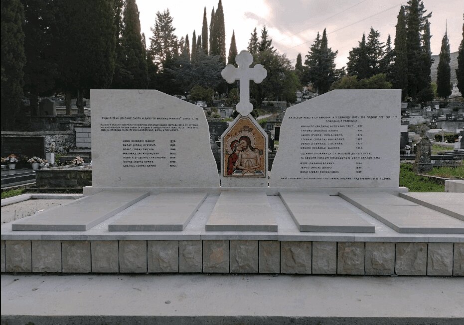 Spomenik pridvoracki mucenici.jpg