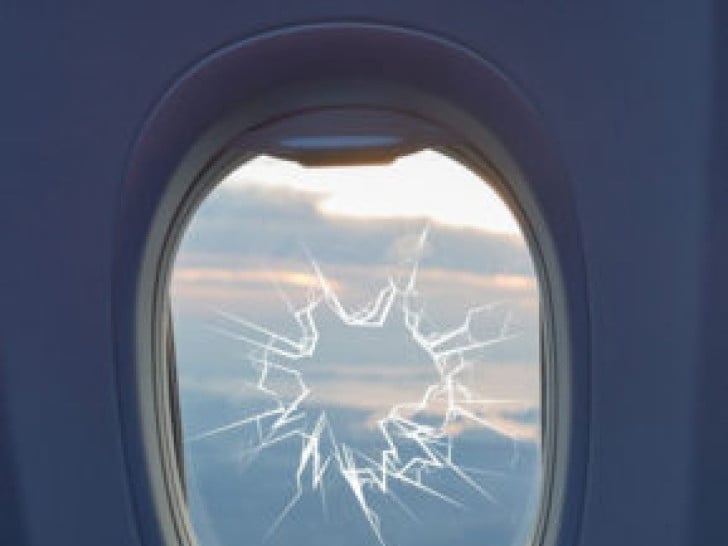 Avion prozor.jpg