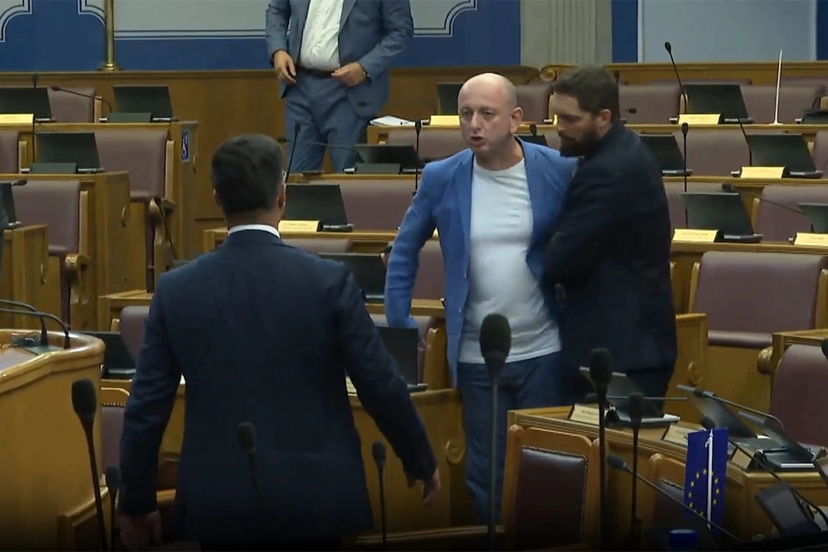 Knezevic skupstina cg.jpg