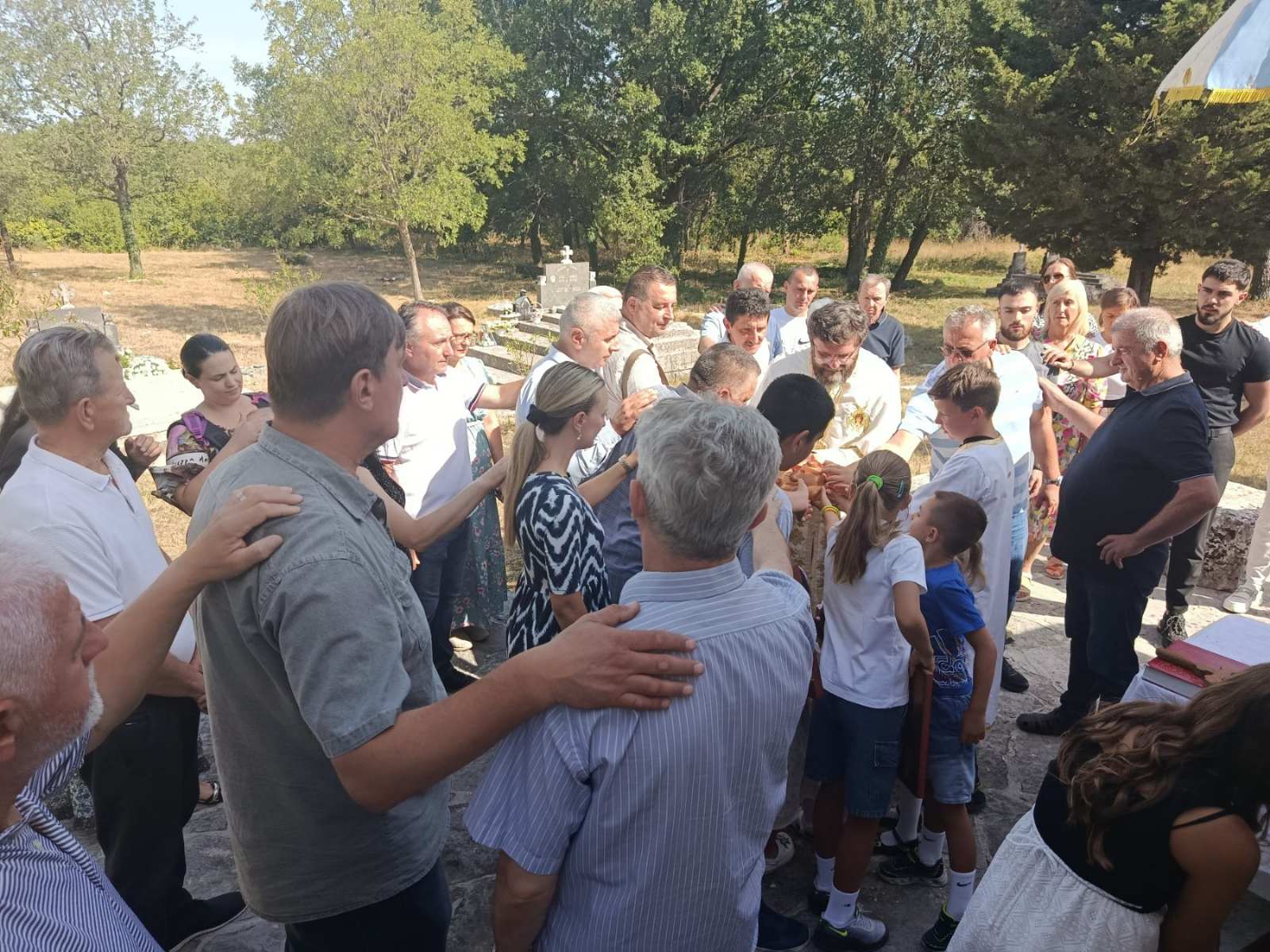 Taleza crkva liturgija1.jpg