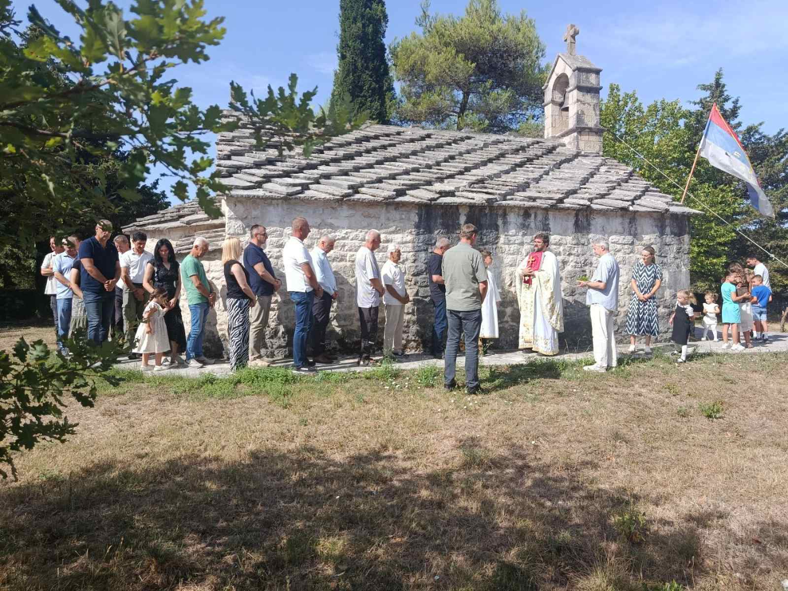 Taleza crkva liturgija2.jpg