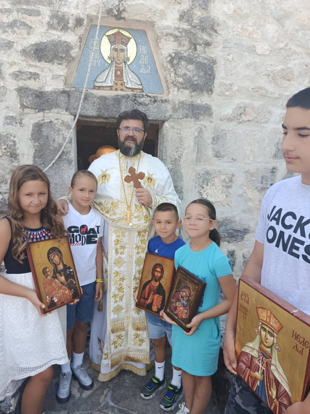 Taleza crkva liturgija3.jpg