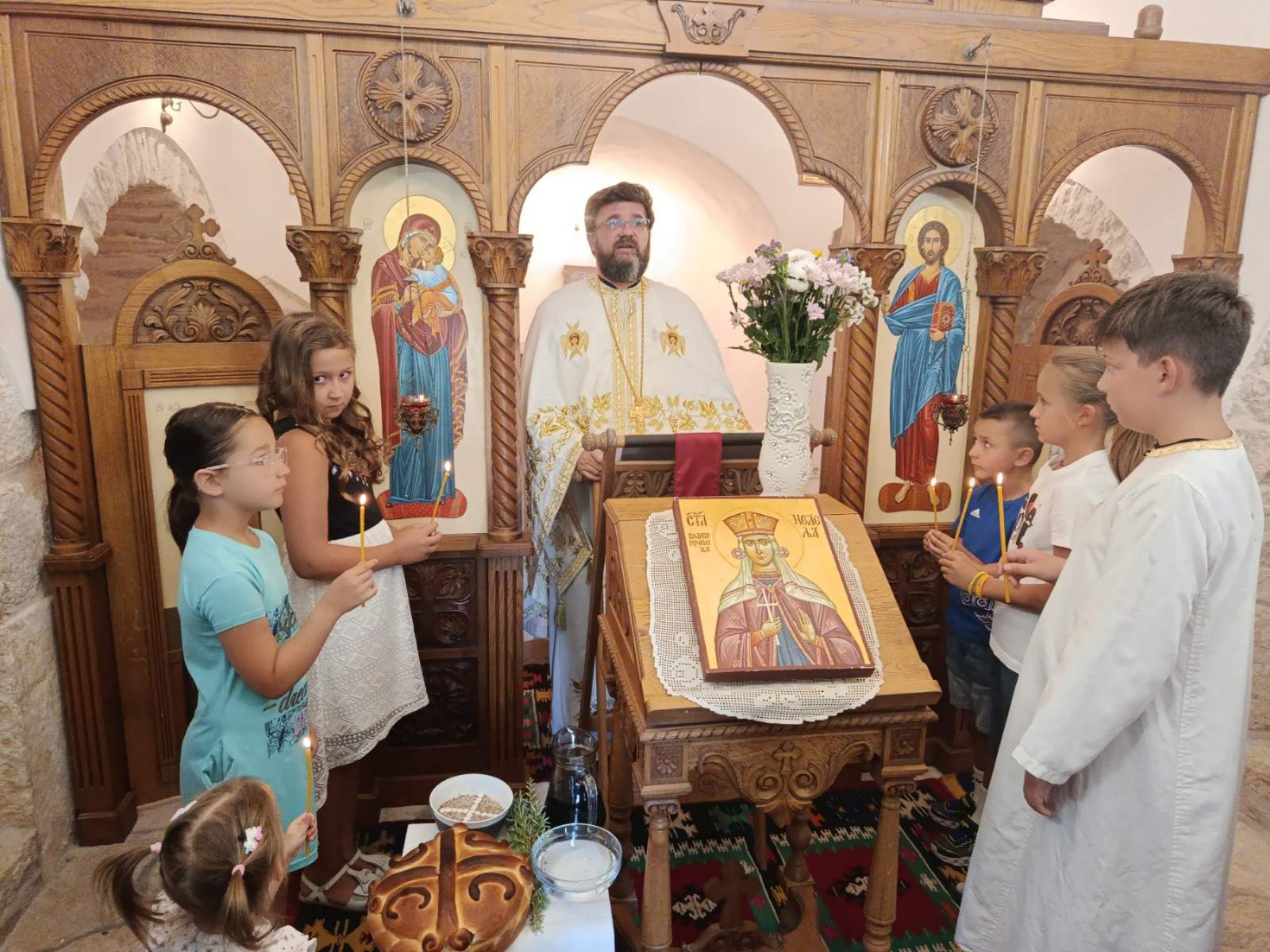 Taleza crkva liturgija4.jpg