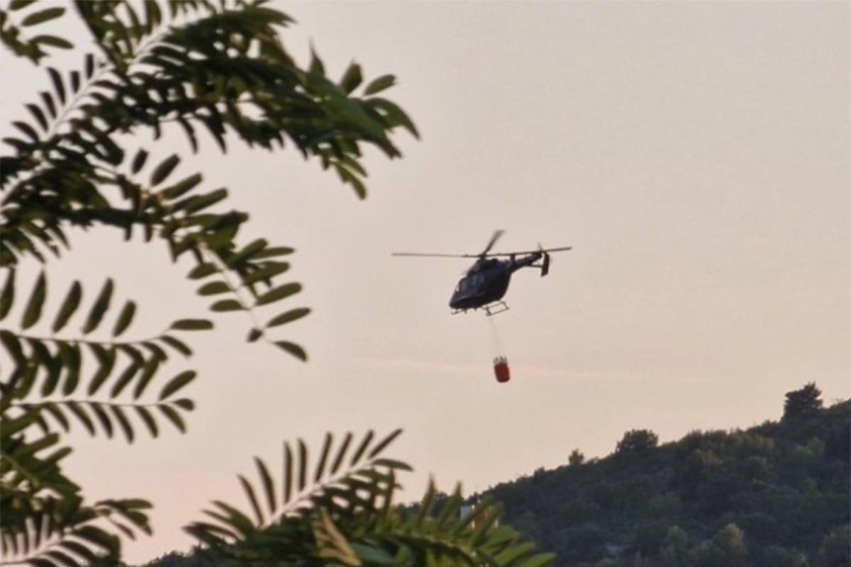 Helikopter pozar.jpg