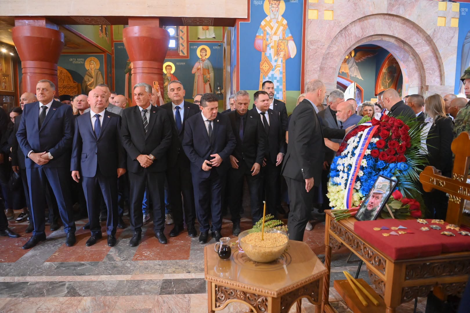 ratko mladic opijelo beograd4.jpg