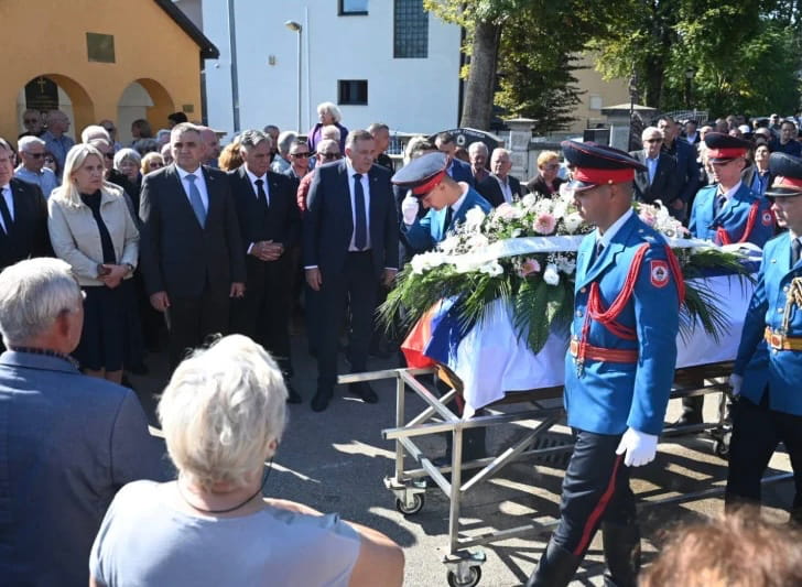 Sahrana biljane plavsic1.jpeg