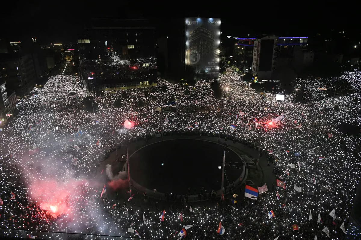 Slavija miting studenti.jpg