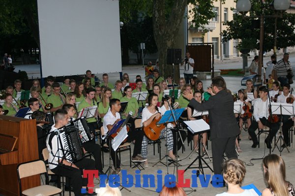 koncert ucenika muzicke skole iz trebinja i hanovera pod platanima